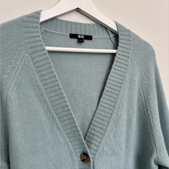 Uniqlo Women's Cardigan in Soft Blue - Picture 2 of 6